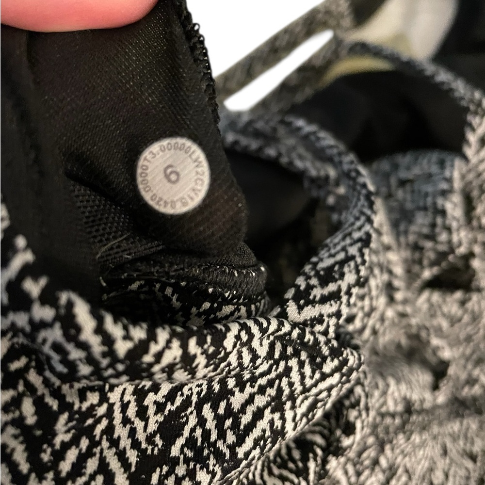 Lululemon Energy Bra Long Line Women 6 Scattered Herringbone Black White Active - Picture 6 of 7
